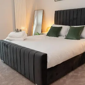https://lovely-1-bedroom-condo-with-river-city-view.cambridgehotelsuk.com